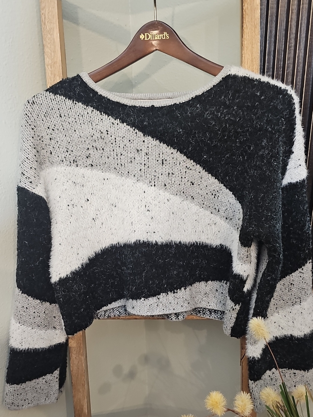 Willow & Wind Women’s Diagonal Colorblock Fuzzy Knit Crewneck Cropped Sweater